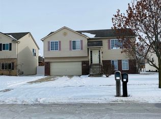 232 Dundee Ridge Dr, Dundee, MI 48131