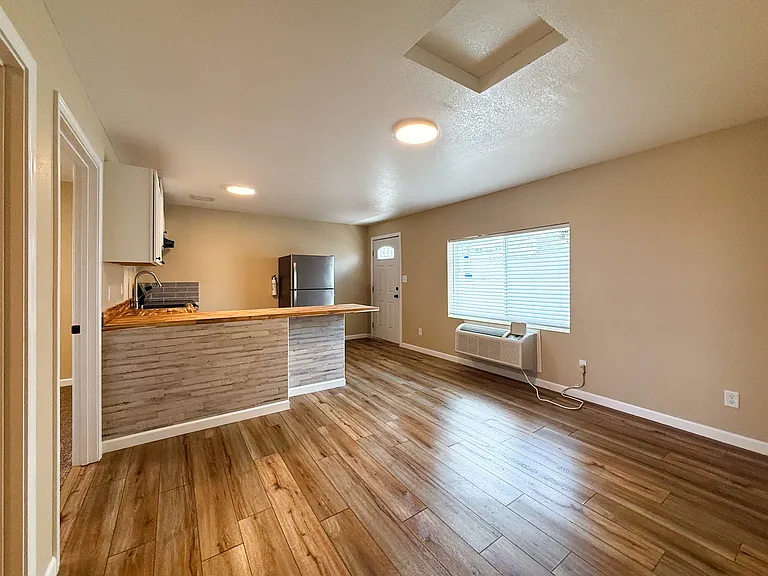 501 E 2nd Ave #2 — Photo 8