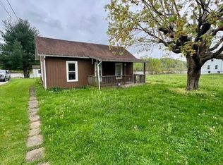 30 Railroad St, Middleport, OH 45760