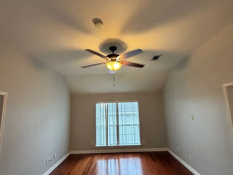1609 Simsbury Dr — Photo 17