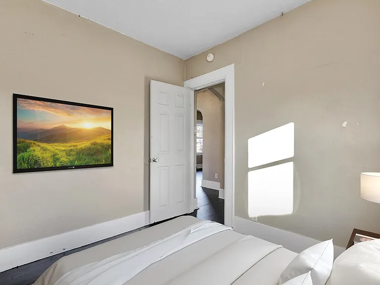 1206 Leslie St — Photo 11