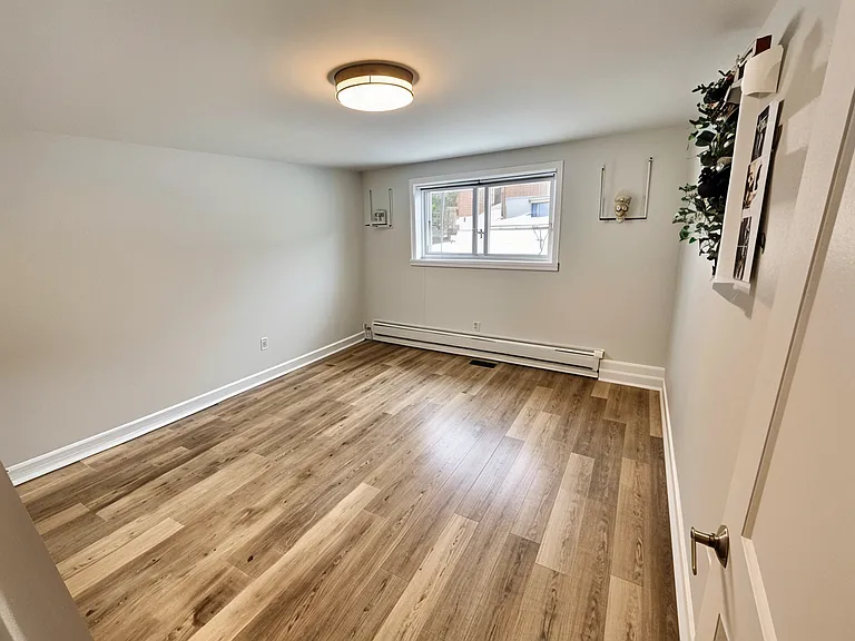 4420 Forest Ave #1F — Photo 16