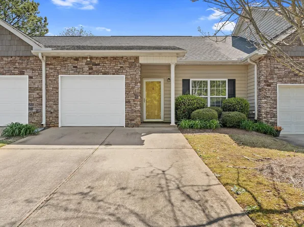 8 Walking Ct, Greenville, SC 29607