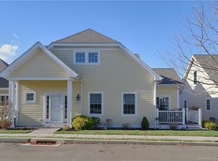 307 Goose Ln #307, Orange, CT 06477