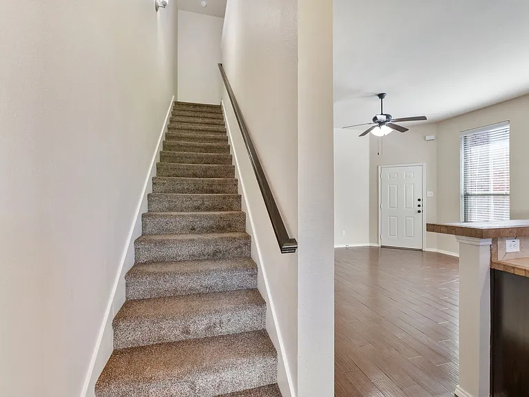 341 Orbit Dr — Photo 8