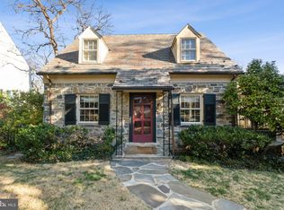 6002 Grove Dr, Alexandria, VA 22307