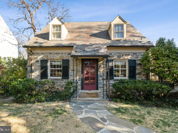 6002 Grove Dr, Alexandria, VA 22307