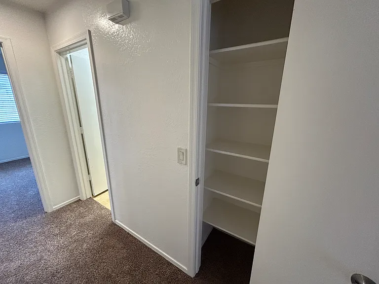 7028 S 46th Dr — Photo 16