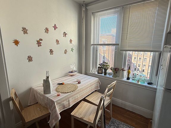 4th image of 94 Park Dr #38