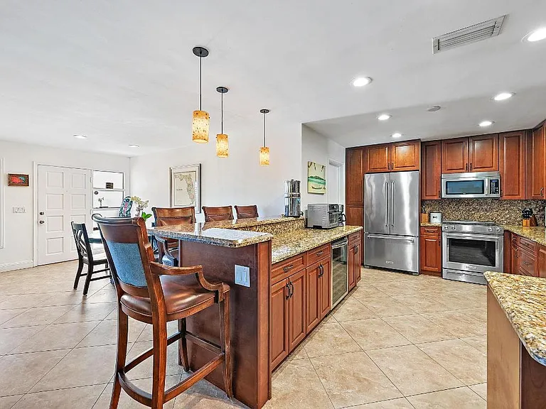 409 Lighthouse Dr — Photo 9