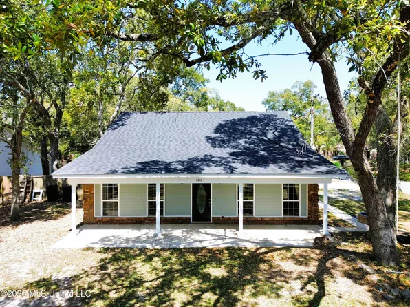 8816 Mermaid Ave, Ocean Springs, MS 39564