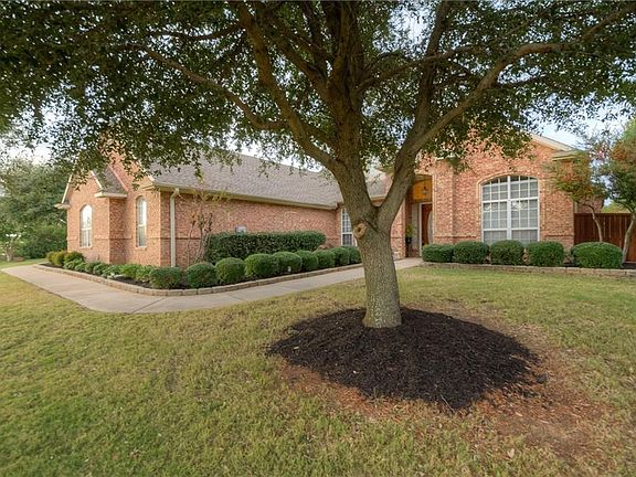 2nd image of 105 Thornhill Cir