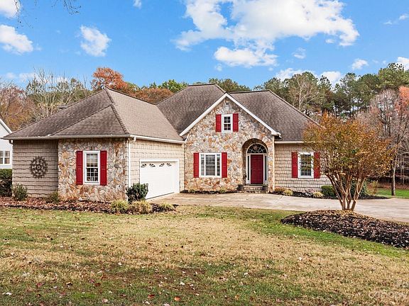 3rd image of 2558 Camelia Pointe Dr