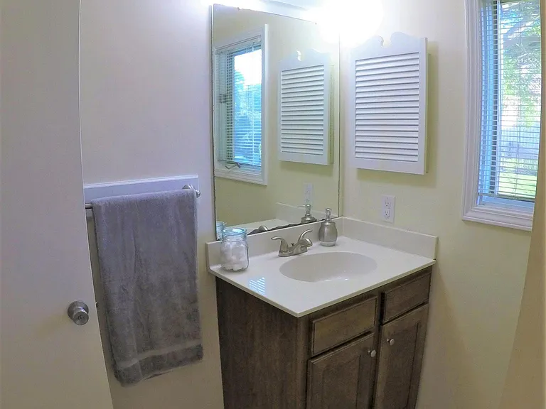 2nd bathroom around the corner from 2nd bedroom