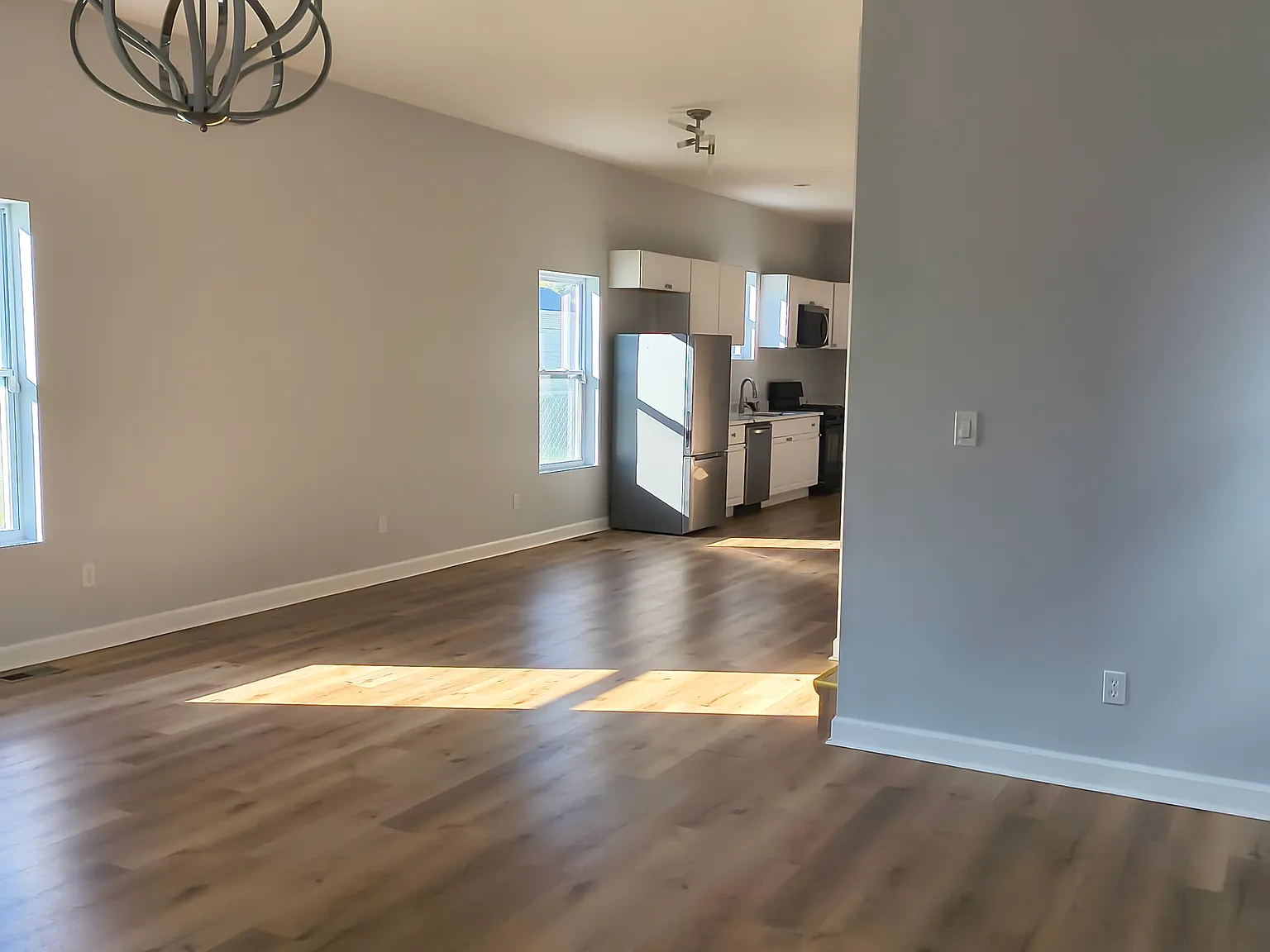 3 bed, 2.5 bath, 1800 sqft, $2,000 — Photo 1
