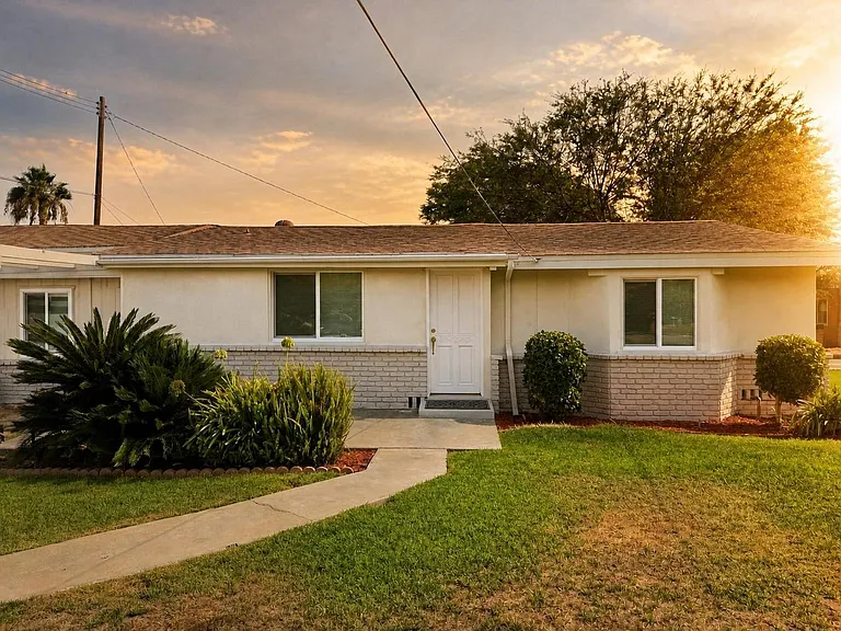 468 Jeffries Ave — Photo 2