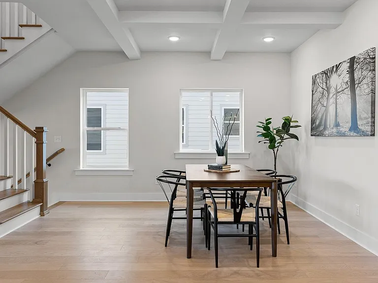 638 Ladd Ave — Photo 8