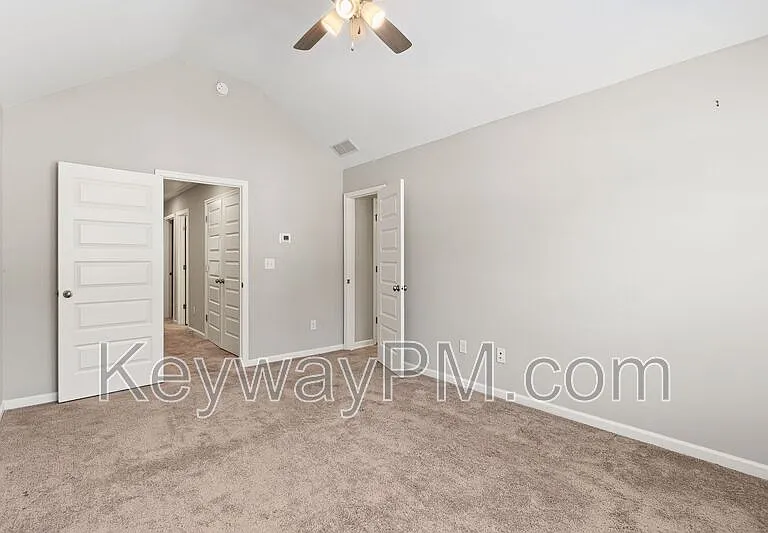 1066 Linsmore Ave — Photo 9