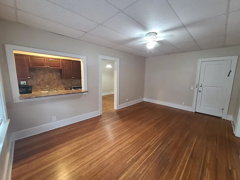 1625 East Ave — Photo 33