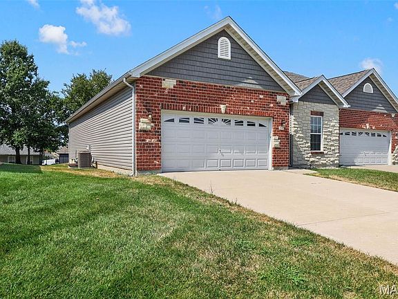 3rd image of 232 Pierce View Cir