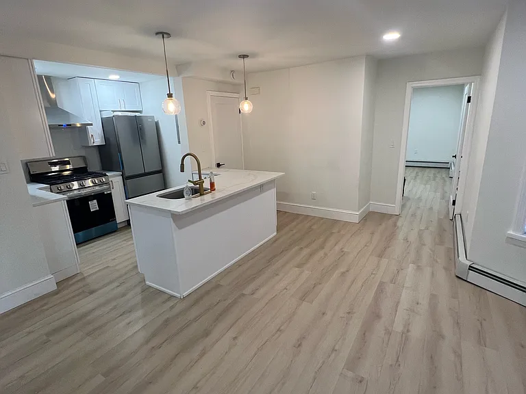 8 Thomas St #1 — Photo 3