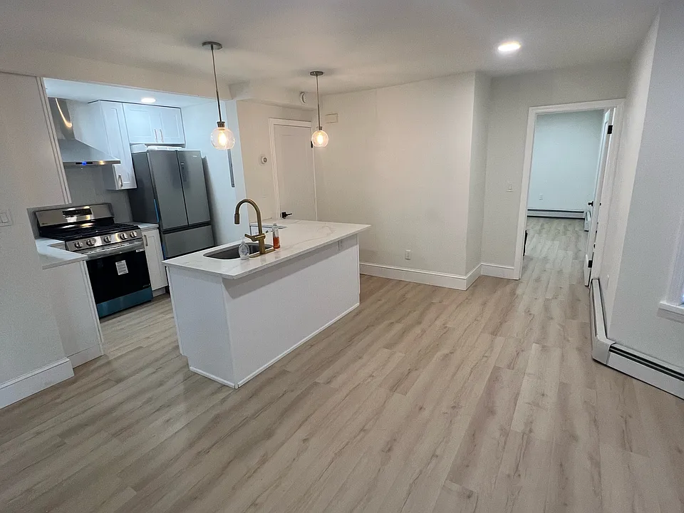 8 Thomas St #1