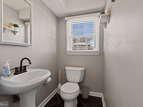 5th image of 402 Bruce Rd