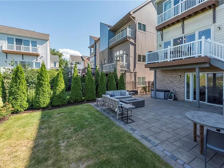2293 City View Dr — Photo 33