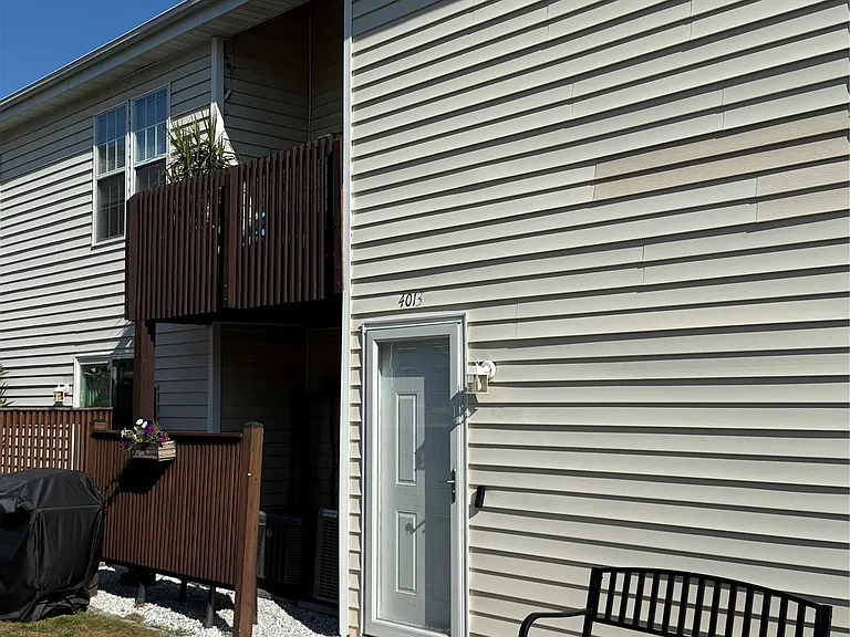 4013 Whispering Hls — Photo 1