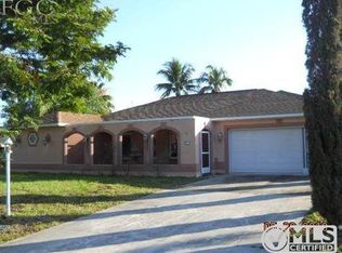 595 Bayside Dr, Fort Myers, FL 33919