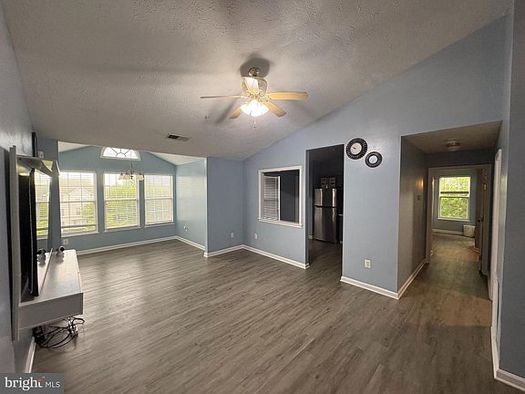 4th image of 5600 Avonshire Pl APT J
