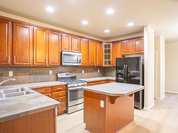 5th image of 3418 SE Northwood Way
