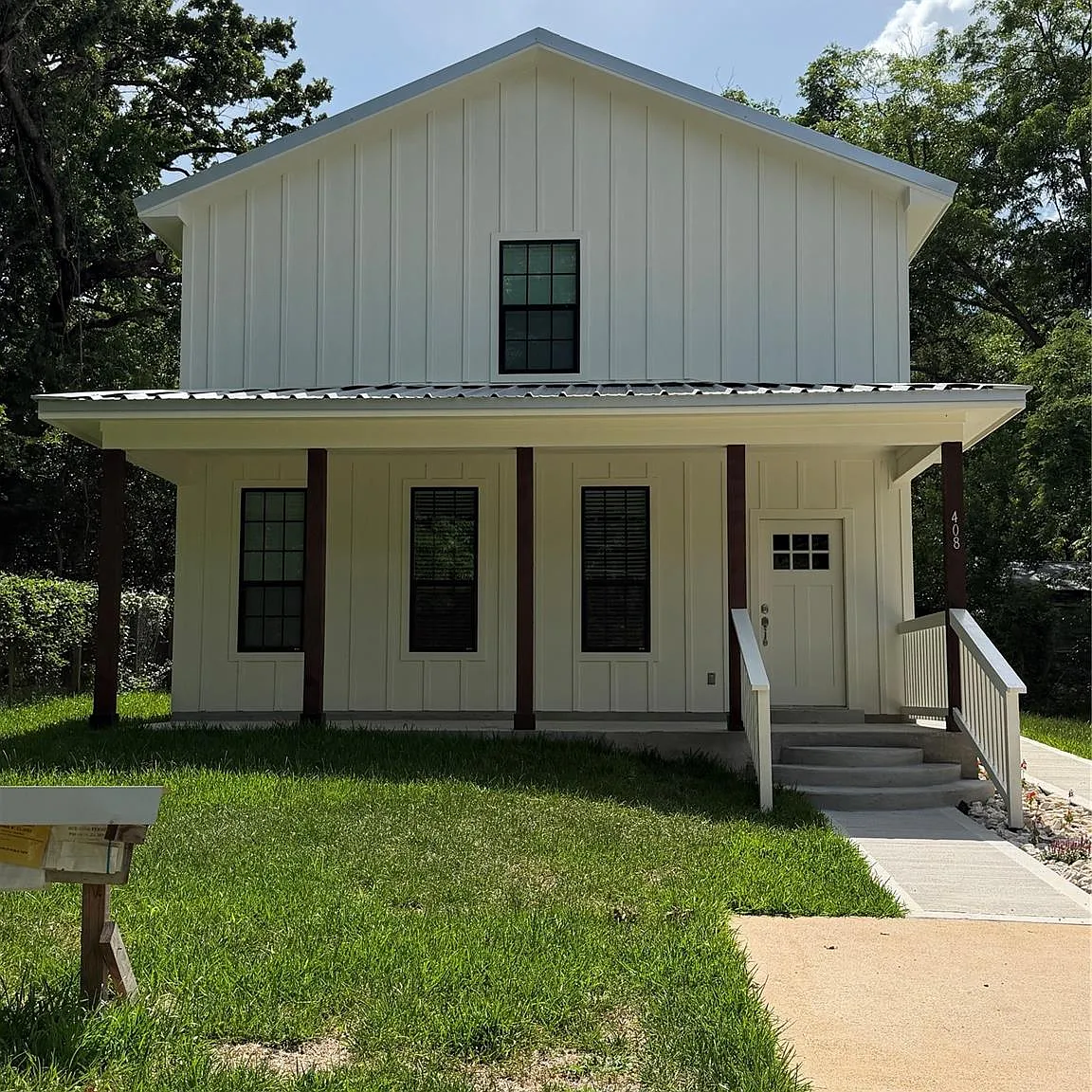 3 bed, 2.0 bath, 1434 sqft, $2,200 — Photo 1