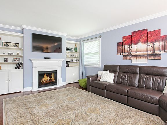 3rd image of 15 Garit Ln