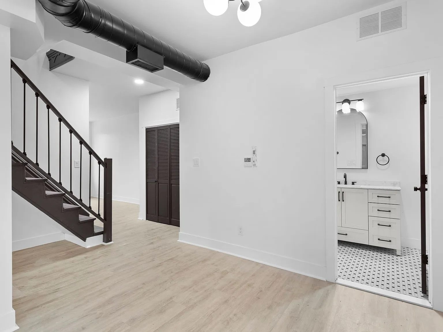 2 bed, 1100 sqft, $3,700 — Photo 4