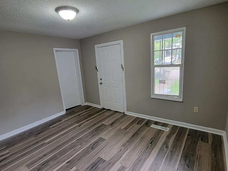 1409 Bradt St — Photo 3