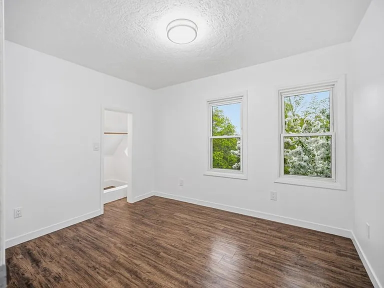 1123 E Indiana Ave — Photo 22