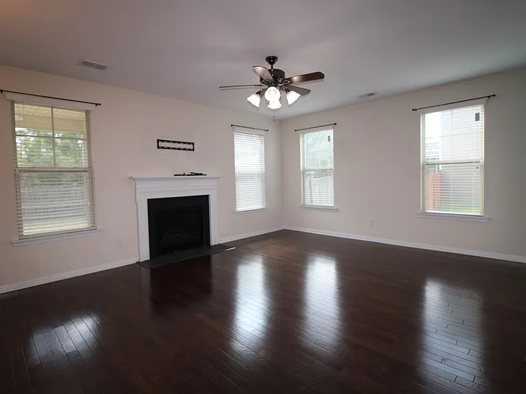 870 Cormier Dr — Photo 8