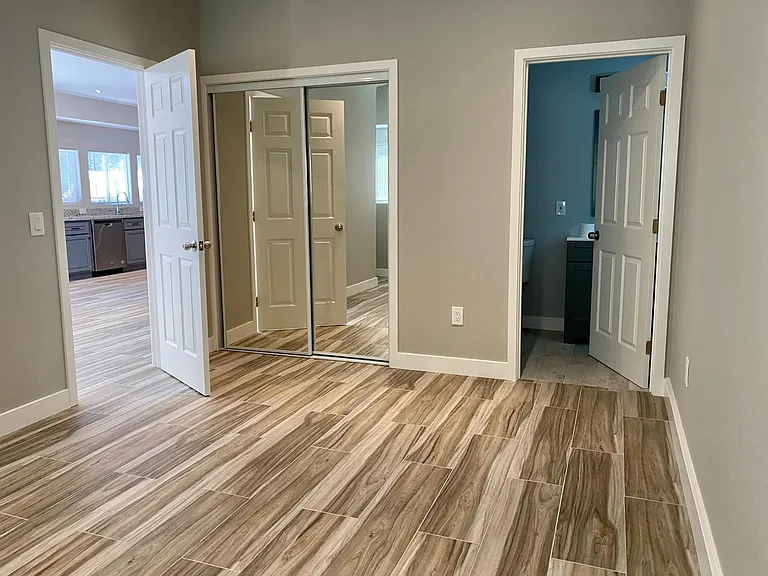 1729 E San Antonio St — Photo 5