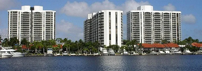 3610 Yacht Club Dr #1002 — Photo 1