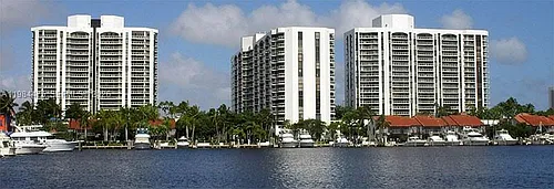 3610 Yacht Club Dr Photo 1