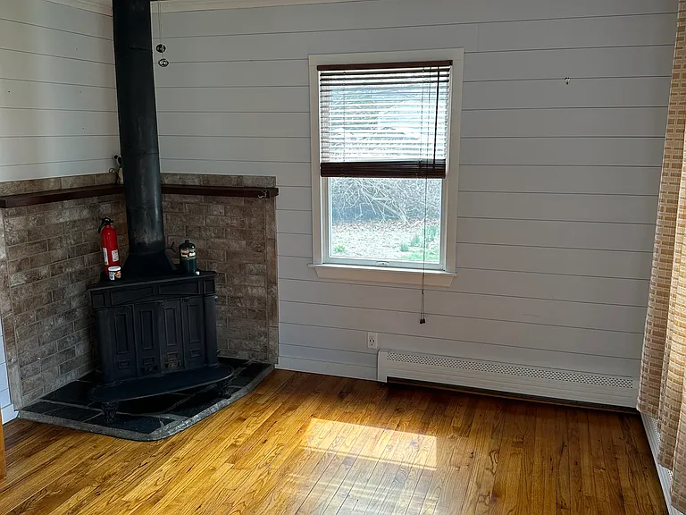 128 Royal Ave — Photo 3