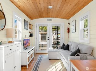 2143 N Northlake Way APT 15, Seattle, WA 98103