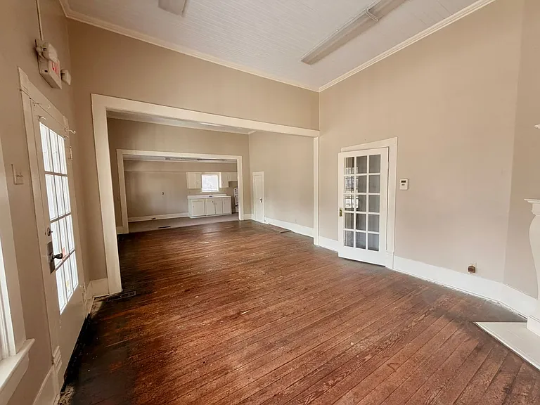 227 S Zetterower Ave — Photo 2