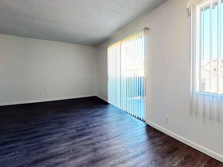 Silk Oak Apartments — Photo 14