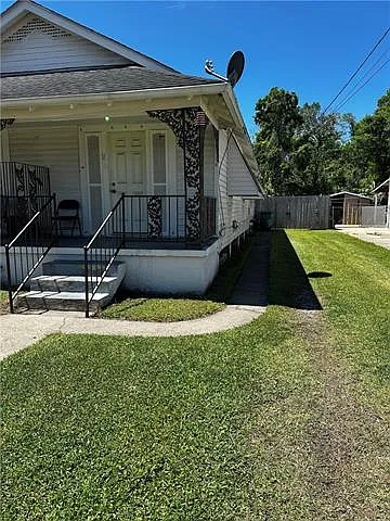 Building Photo - 1136 Oak Ave