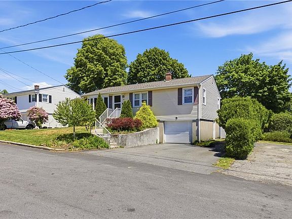3rd image of 39 Salem Ave