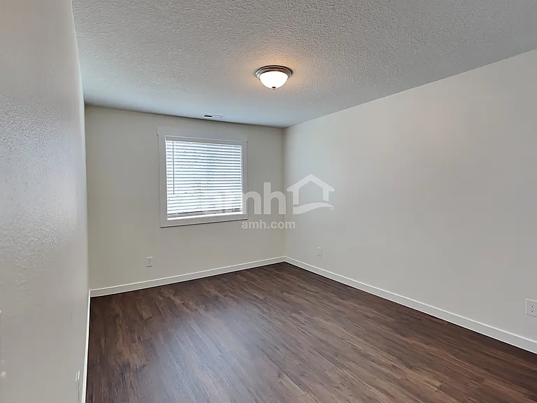 286 W 14th St — Photo 17