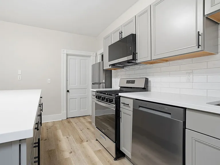 1030 Grand Ave — Photo 10