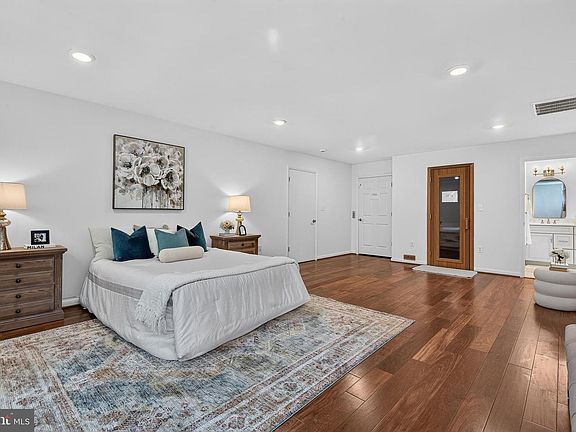 3rd image of 2511 Charlestown Ln